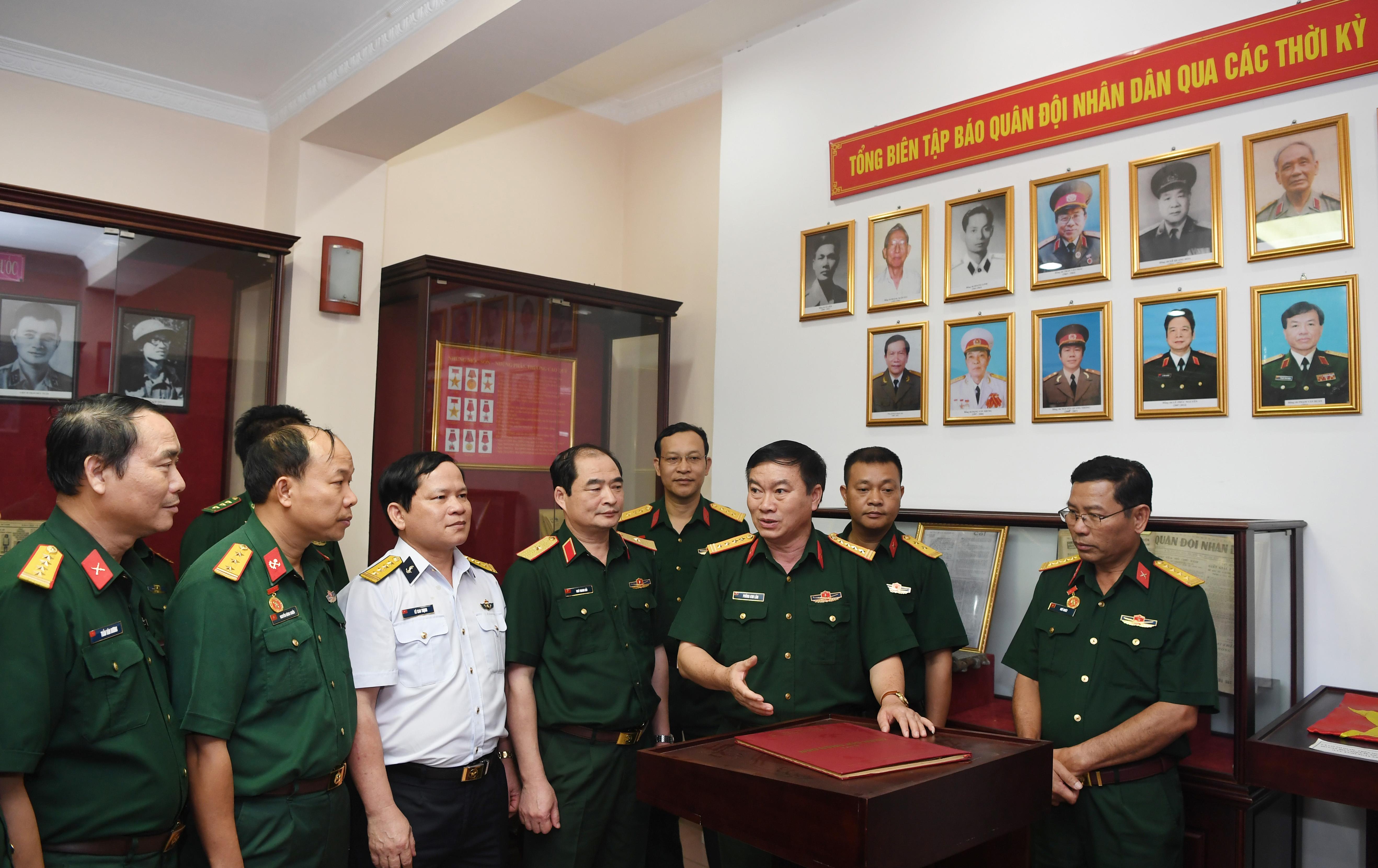 Thêm tin yêu tờ báo chiến sĩ